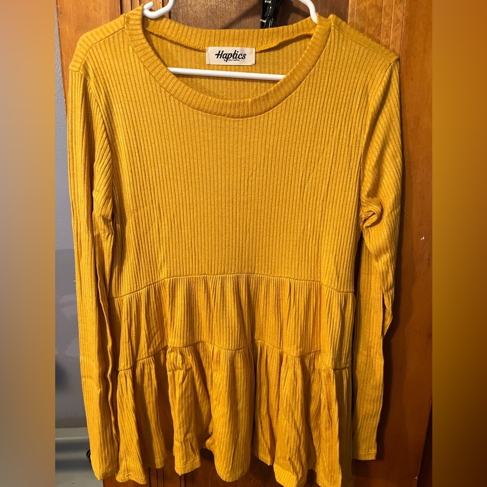 Ladies Haptics size small Gold colored Babydoll top.